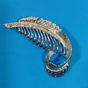 Vintage Open Wire Leaf Pin Silver Tone Brooch